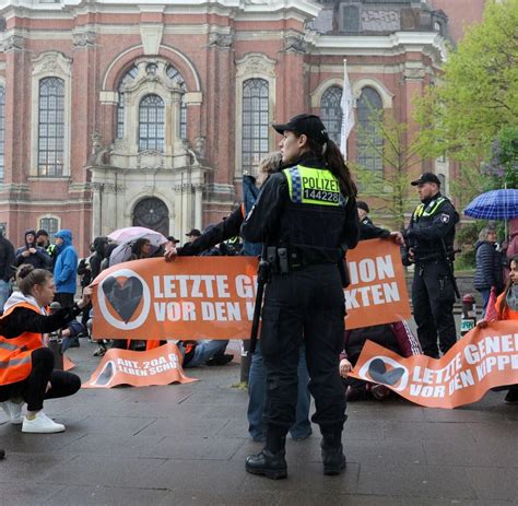 Letzte Generation Am Michel Polizei Verhindert Blockade WELT