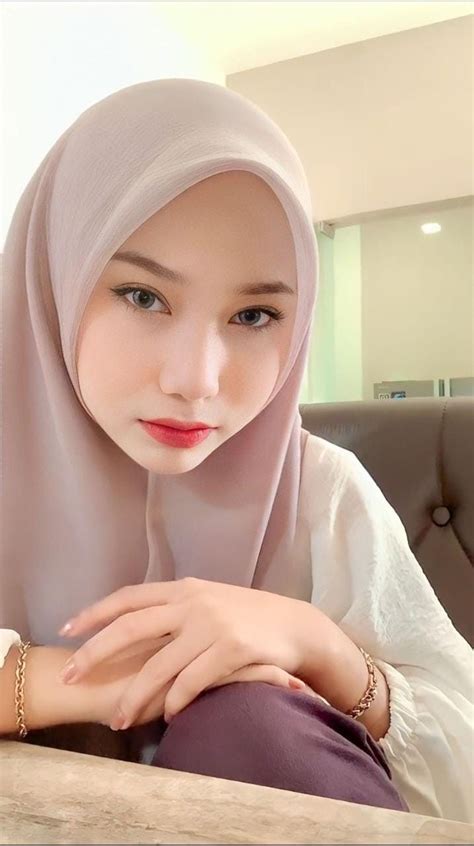 Pin Oleh Mira Senrose Di My Saves Gaya Hijab Jilbab Cantik Wajah Gadis