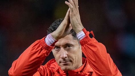 Ile Robert Lewandowski Zarobi W Barcelonie Wysoko Kontraktu Pi Karza