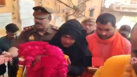 Who Is Shabnam Shaikh Travelled From Mumbai To Ayodhya On Foot For