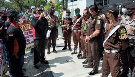 Sambangi Kejati Kalsel Ini Sejumlah Laporan Yang Disampaikan LSM KAKI