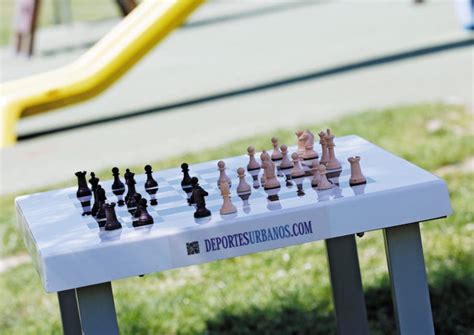 Table d échecs anti vandalisme avec 4 bancs Devis sur Techni Contact