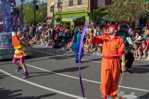 Dancers in Sesame Street Party Parade at Seaworld 103 Editorial ...