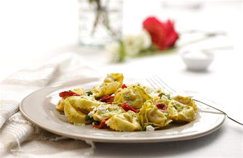 Cómo preparar Tortellini Ricotta y Espinacas con Salsa Pesto Giovanni