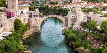 Weltberühmte Brücke Stari most über den Fluß Neretva