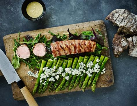 Grillad fläskfilé med bacon och sparris Svenskt Kött