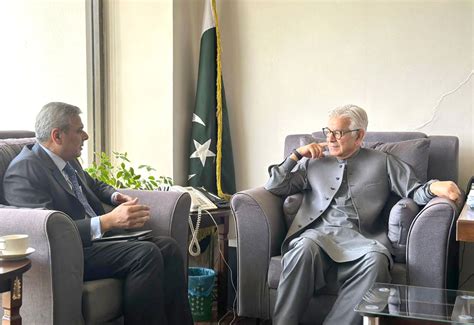 Executive Director Comsats Calls On The Defence Minister Comsats