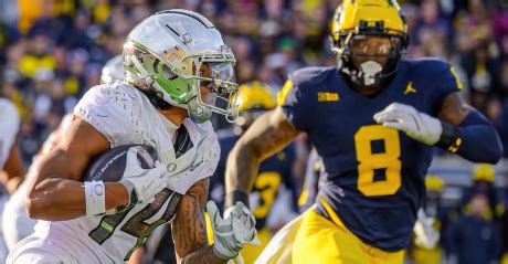 Qui Sont Les Annonceurs Du Match De Football Oregon Vs Maryland De La