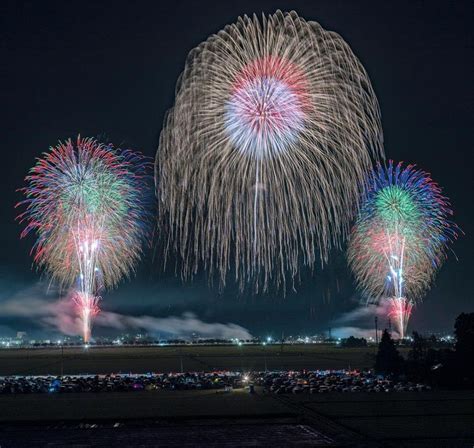 Photographer captures Japanese fireworks in all its glory - RumbleRum