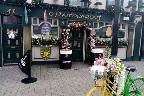 Buncrana Bar Displays Raise Spirits Despite Being Closed Due To Covid