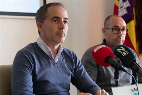 El Presidente Del Consell Insular De Formentera Firma Los Decretos Que