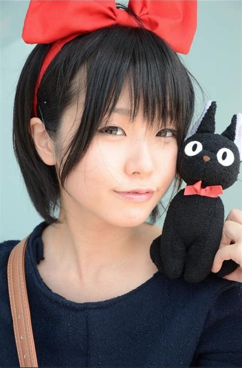 This Kiki S Delivery Service Cosplay Delivers A Big Bow And A Little Black Cat Kiki S Delivery