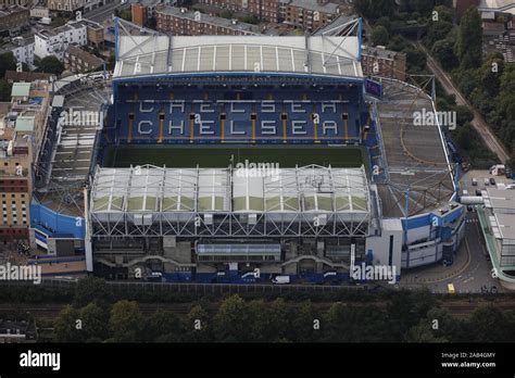 Stamford Bridge Stadion London Fotos Und Bildmaterial In Hoher