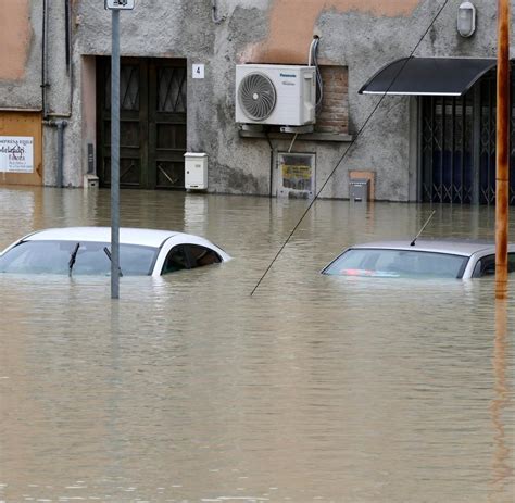 Berschwemmungen In Teilen Italiens Neun Tote Welt