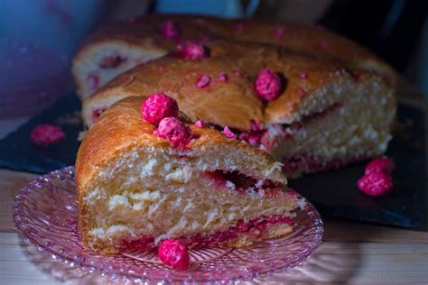 Brioche De Saint Genix Aux Pralines Roses Les Gour Mandises De C Line