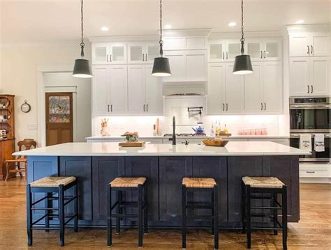 19 Examples Of Stunning White Kitchens With Blue Islands