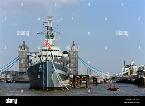 Tower Bridge Hinter Dem HMS Belfast Museum Schiff Der Imperialen Krieg