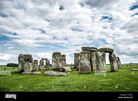 WILTSHIRE Inglaterra Stonehenge El Mundialmente Famoso Monumento