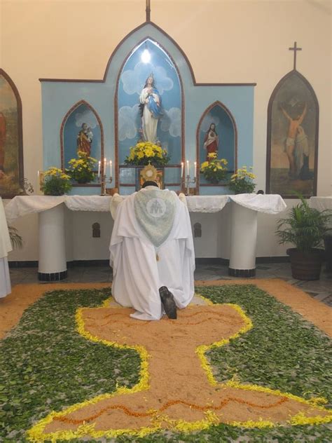 Fieis Participam Da Solenidade De Corpus Christi