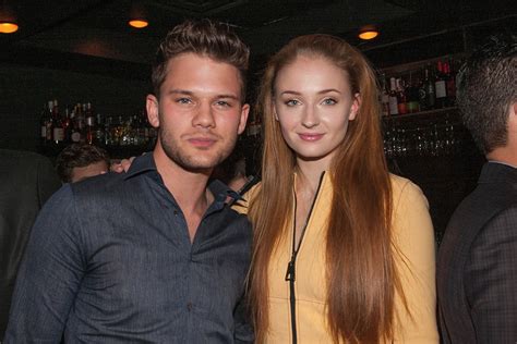 Jeremy Irvine Girlfriend