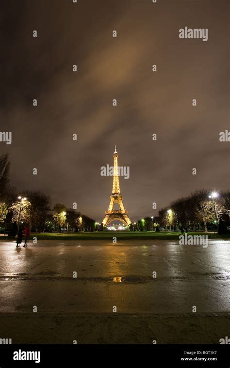 Eiffel Tower in Paris at night Stock Photo - Alamy