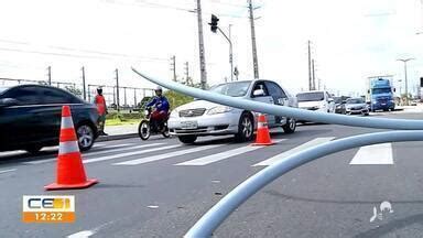 Cetv Edi O Fortaleza Poste Cai Na Avenida Alberto Craveiro Em