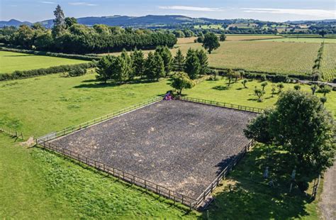 Check Out This Bed Equestrian Property Set In Acres Of Beautiful