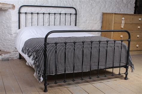 Simple French King Size Black Iron Bed