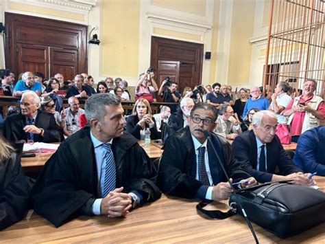 Non Reggono In Appello Le Accuse Monstre A Lucano L Ex Sindaco