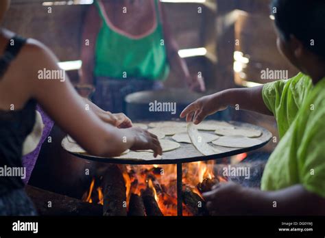 Women Making Tortillas Hi Res Stock Photography And Images Alamy