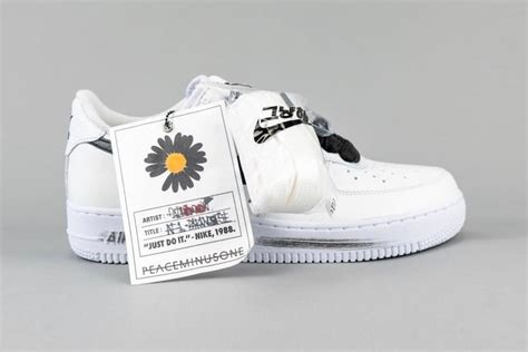 De Peaceminusone X Nike Air Force Para Noise Heeft Een Offici Le