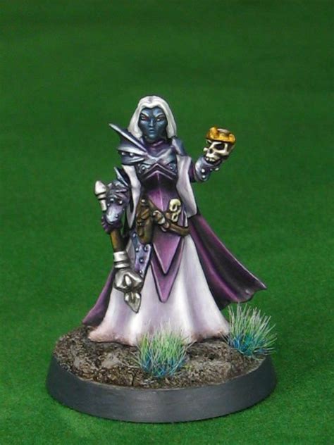 44071 Dark Elf Priestess - Drow Cleric - Show Off: Painting - Reaper ...