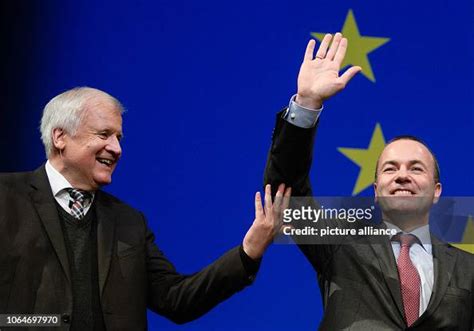 Horst Seehofer , Federal Minister of the Interior, congratulates ...