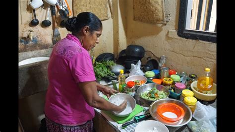 🎥 Sri Lankan Cooking - Traditional Kitchen - Village cooking Sri Lanka ...