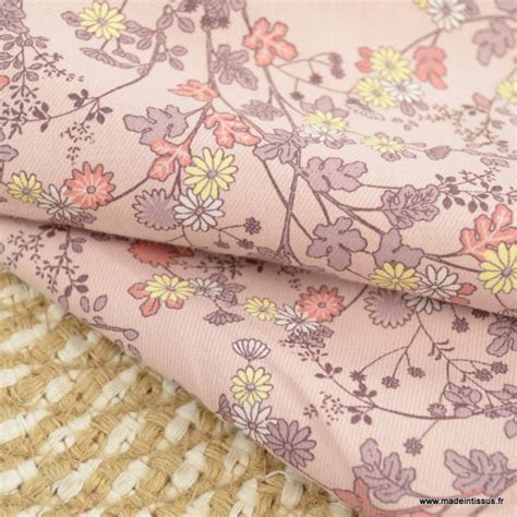 Tissu sergé de coton à petites fleurs sur tiges fond vieux rose