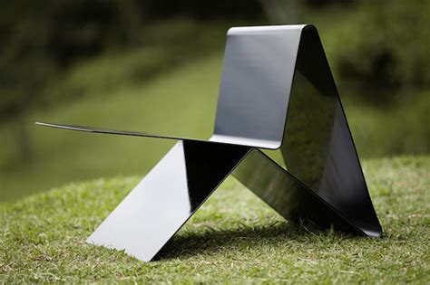 Chaise en acier plié ultra fine Latina lounge chair