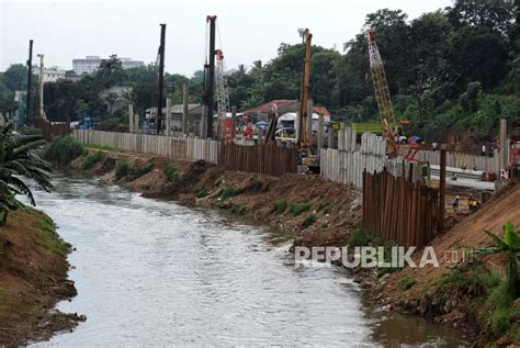 Pj Gubernur Dki Ajak Dukung Normalisasi Kali Ciliwung Republika Online