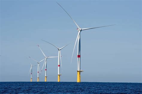 Loi énergies renouvelables éoliennes panneaux solaires Les pistes