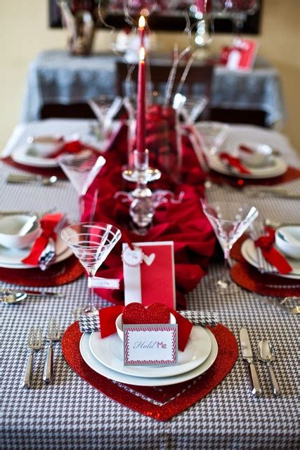 59 Romantic Valentine’s Day Table Settings - DigsDigs