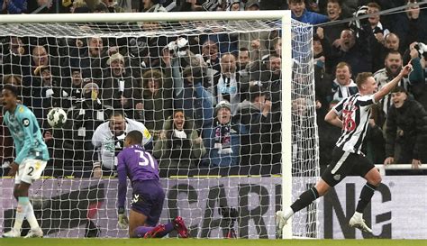 Foto Dua Gol Sean Longstaff Di Carabao Cup Redakan Dahaga 24 Tahun