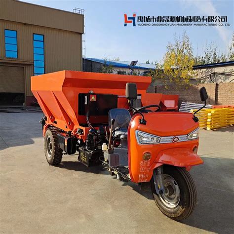 40 60HP Tractor Trailed Dry Livestock Manure Poultry Compost Granular