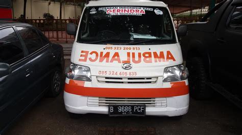 Penampakan Ambulans Partai Berisi Batu Dan Uang Dalam Kerusuhan Mei