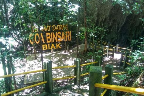 Foto Wisata Sejarah Di Kabupaten Biak Numfor Papua Ada Goa Jepang