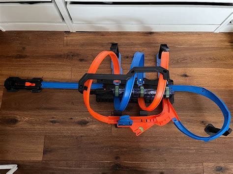 Hot Wheels Korkenzieher Crash Trackset mit Autos Gebraucht in Mühlethurnen für CHF nur
