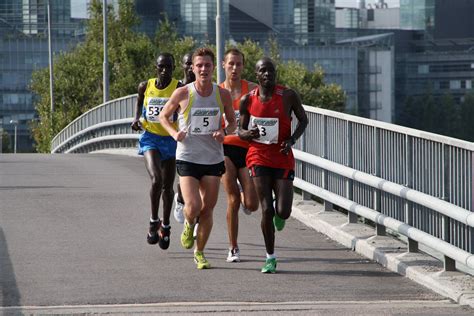 Optimizing pacer formations in front of marathon runners to reduce run ...