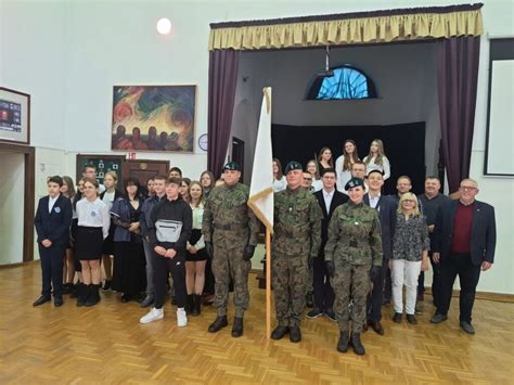 Szkolenie Sztandar I Poczet Sztandarowy W Szkole Ceremonia