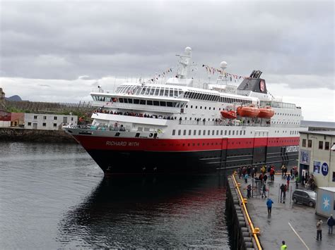 Hurtigruten MS Richard With Coastal Liner Photo Tour