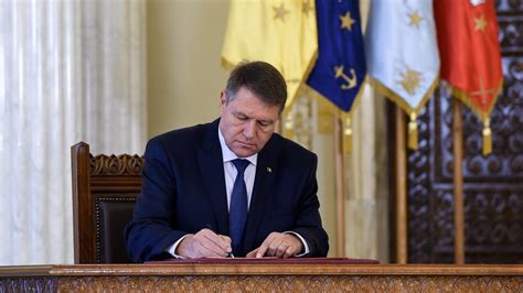 Pre Edintele Iohannis A Semnat Decretele De Numire Pentru