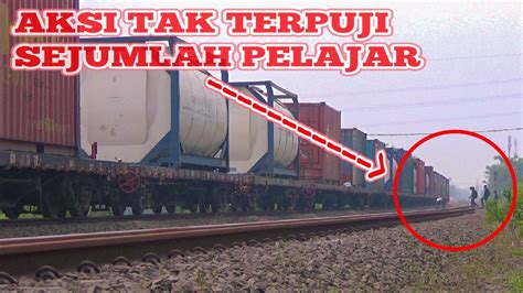 Kereta Api Barang Di Lempari Batu Oleh Sejumlah Pelajar Youtube