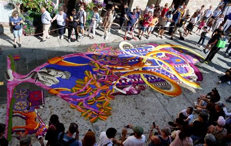 Infiorate Di Spello La Notte Magica Tra Petali Di Fiori E Amore